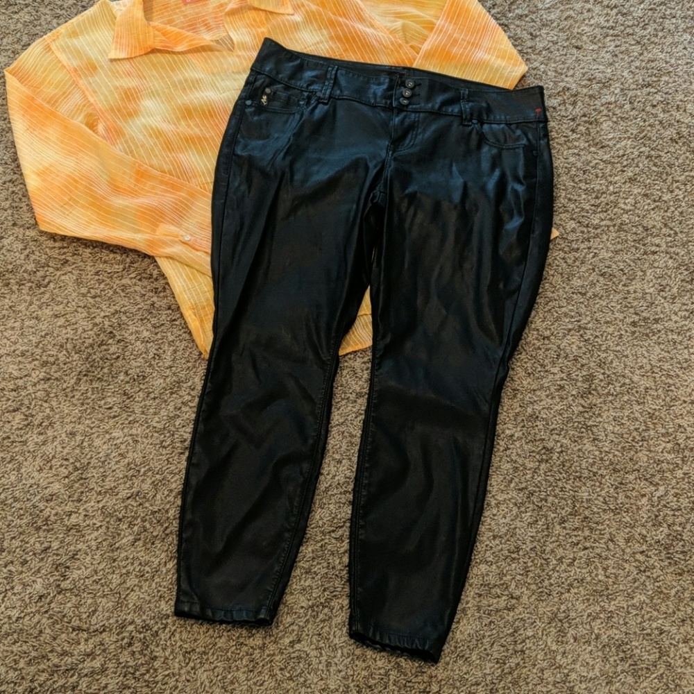 Torrid pleather pants sz 16 EUC